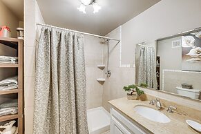 3 Mi to Lake Redman: Home w/ Furnished Pergola!