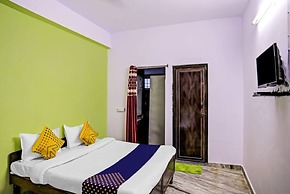 Goroomgo Raj hotel vip Noida