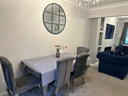 Cozy Rochdale Retreat for Families and Couples