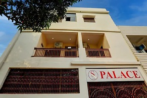 Goroomgo SS Palace Varanasi