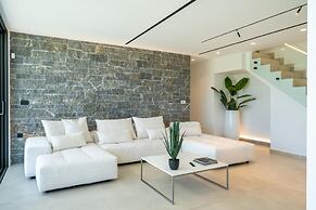 Aethra Grand- Luxury 5-bed Villa 850m From Beach