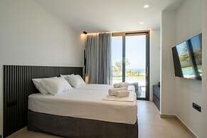 Aethra Grand- Luxury 5-bed Villa 850m From Beach