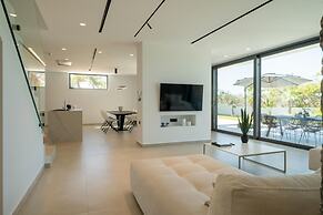 Aethra Grand- Luxury 5-bed Villa 850m From Beach