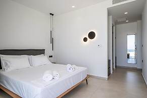 Aethra Grand- Luxury 5-bed Villa 850m From Beach