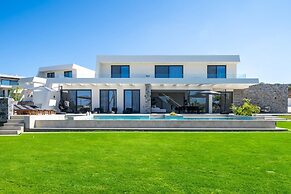 Aethra Grand- Luxury 5-bed Villa 850m From Beach