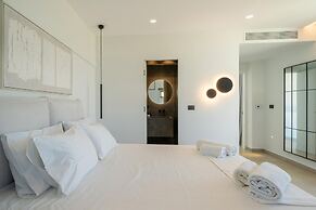 Aethra Grand- Luxury 5-bed Villa 850m From Beach