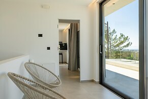 Aethra Grand- Luxury 5-bed Villa 850m From Beach