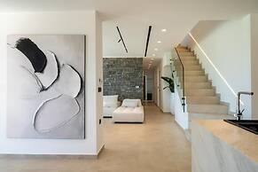 Aethra Grand- Luxury 5-bed Villa 850m From Beach