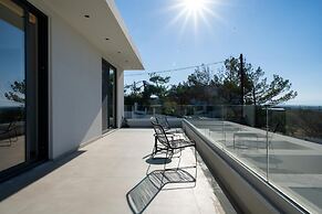 Aethra Grand- Luxury 5-bed Villa 850m From Beach