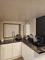 Basement Apartment Near City Centre