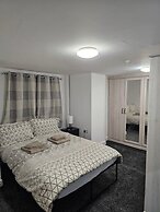 Basement Apartment Near City Centre