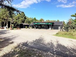 Cabin in Camping Resort-shared Bathroom