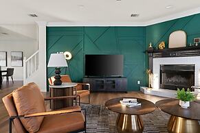 The Mad Hatter Heated Pool Gameroom