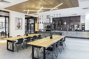 Student Only Hollis Croft