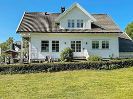 10 Person Holiday Home in Tjome