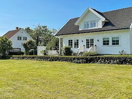 10 Person Holiday Home in Tjome