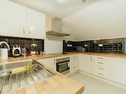 Luxe Living in Sheffield City by Avo Apartment