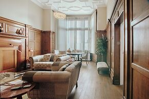Outstanding Massive Apartment With Character