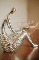 Chic & Cheerful 1bedroom in Historic Building