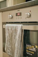 Chic & Cheerful 1bedroom in Historic Building