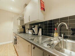 Chic & Cheerful 1bedroom in Historic Building