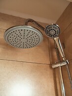 Stylish & Spacious Apartment With Private Balcony