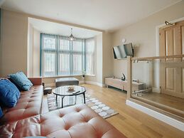 Stunning Quiet Apartment in Historic Building