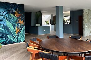 Oasis Yaaxlum Studios lock off