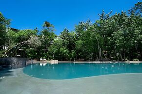 Oasis Yaaxlum Studios lock off