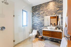 Oasis Yaaxlum Studios lock off