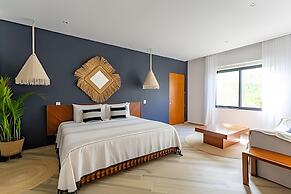 Oasis Yaaxlum Studios lock off