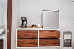 Oasis Yaaxlum Studios lock off