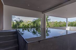 Oasis Yaaxlum Studios lock off