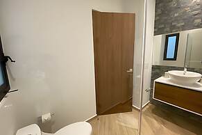 Oasis Yaaxlum Studios lock off