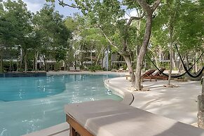 Oasis Yaaxlum Studios lock off