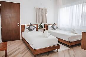 Oasis Yaaxlum Studios lock off