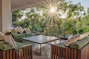 Oasis Yaaxlum Studios lock off