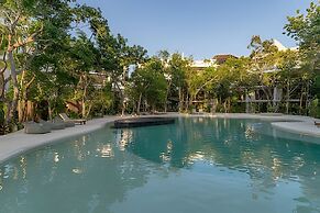 Oasis Yaaxlum Studios lock off