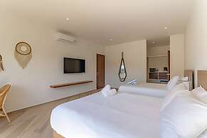 Oasis Yaaxlum Studios lock off