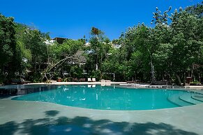 Oasis Yaaxlum Studios lock off