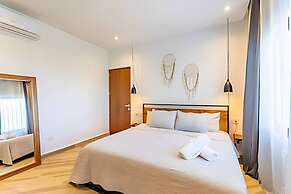 Oasis Yaaxlum Studios lock off