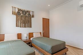 Oasis Yaaxlum Studios lock off