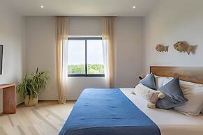 Oasis Yaaxlum Studios lock off