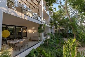 Oasis Yaaxlum Studios lock off