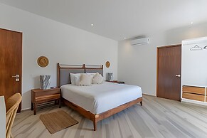 Oasis Yaaxlum Studios lock off