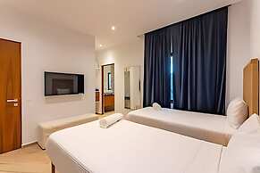 Oasis Yaaxlum Studios lock off