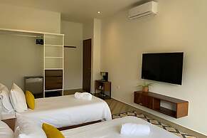 Oasis Yaaxlum Studios lock off