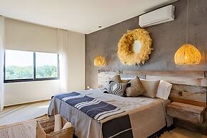 Oasis Yaaxlum Studios lock off