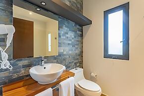 Oasis Yaaxlum Studios lock off