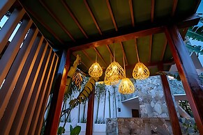 Oasis Yaaxlum Studios lock off